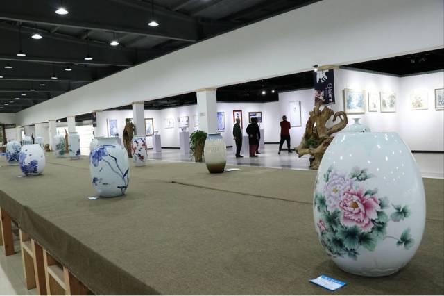 墨韻贛鄱，藝連兩地——景德鎮陶瓷大學客座教授鄭海鷗率我市書畫家赴贛開展書畫交流